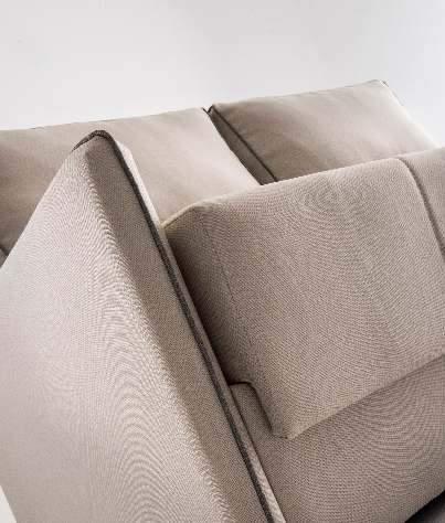 cama aberta: 1,40 x 1,90m - Assento em matelassê com espuma D-28 soft.
