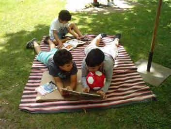 JARDIM DE LIVROS * Criar uma extensão da Biblioteca Municipal transformando-o, desta foram, num espaço de leitura diferente do tradicional; * Dar a conhecer o Bibliomóvel como sendo uma biblioteca