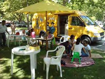 estará estacionada, em plena praça D. Maria II, oferecendo, a quem lá passe, uma diversidade de leitura e de atividades de animação complementares.