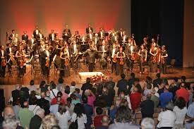 Assistiram ao concerto mais de 300 pessoas, entre alunos dos três ciclos do ensino básico e secundário, professores, auxiliares e alguns encarregados de educação.