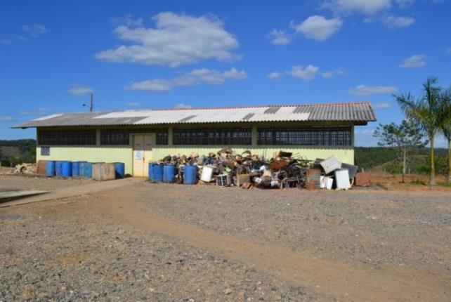 O Município de Divinésia possui uma Usina de Triagem e Compostagem (UTC) regularizada que recebe os resíduos coletados no município.