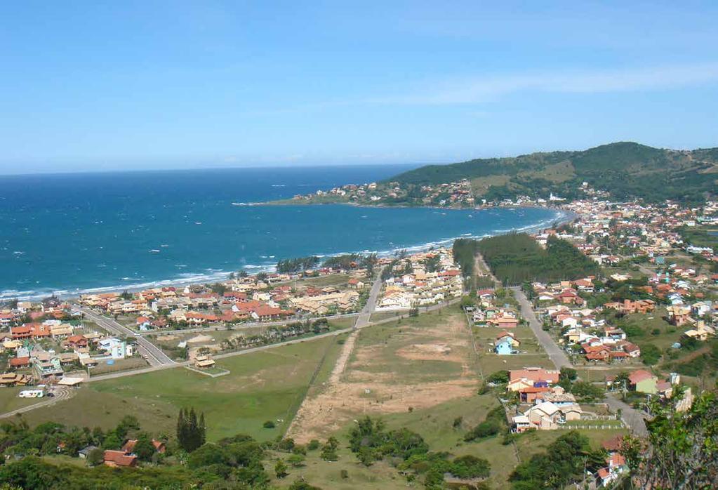 GAROPABA Com uma população de aproximadamente 18 mil pessoas, Garopaba foi colonizada por portugueses vindos da Ilha dos Açores, e ainda hoje mantém muitos traços da cultura açoriana.