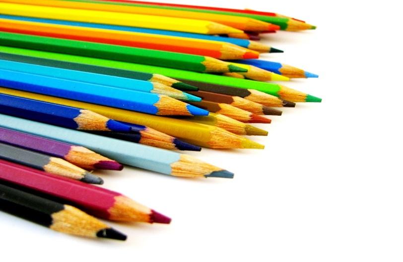 Ensinar uma habilidade nova dentro da própria brincadeira Aumentando a quan5dade de palavras na frase Criança pede: Lápis