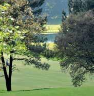 Neste espaço, os jogadores de golfe têm todas as condições para a prática deste desporto, inserido numa deslumbrante paisagem natural.