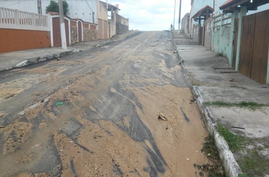 61 nas ruas 12 e 13, transversais a Av. Litorânea.