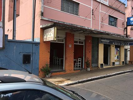 Saara Já se aproxima a hora do almoço, quando chegamos ao Saara, na Rua