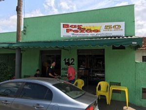 Edson virou Pezão, apelido que dá nome ao bar, aberto por seu pai, Divino José Moreira, em 1965 no bairro Santa Marta.