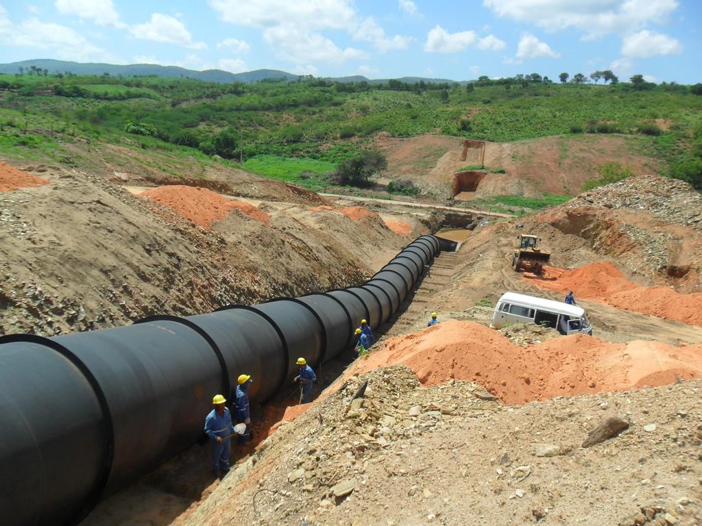 O Trecho 1, que já está sendo construído, vai levar água do reservatório Jati, no Eixo Norte do Projeto de Integração São Francisco - PISF, para toda a região do Cariri, passando pelo Rio Cariús,