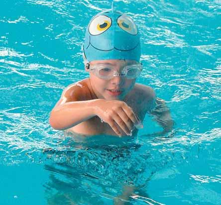 GAZETA DO SUL SEGUNDA-FEIRA, 18 DE JANEIRO DE 2010 DIVULGAÇÃO/GS Óculos são acessórios importantes na água Saiba mais Cuidados no verão - No verão, com a criançada de férias, as piscinas ficam