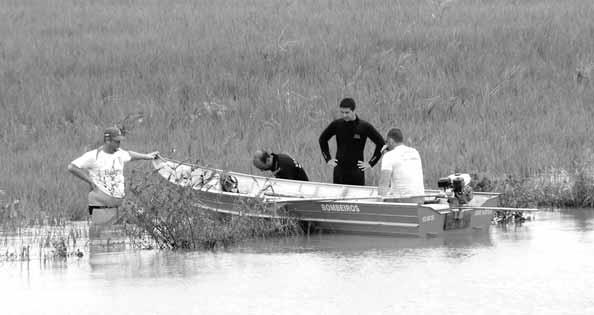 Agudo, o corpo da agricultora Denizi Marioni Dumke, 31 anos, a última vítima da queda da ponte sobre o Rio Jacuí que permanecia desaparecida.