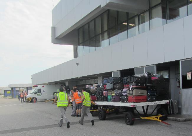 Aeroporto Internacional Hercílio Luz Florianópolis - SC 32 Figura 2-16 Área de manuseio e triagem de bagagens Figura 2-17 Balcões de check-in operantes Figura 2-18