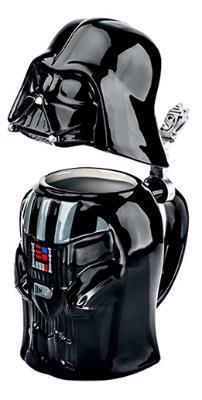 Jarro cerâmico Star Wars Darth Vader de 650 ml de capacidade para tomar a sua bebida favorita no mais famoso vilão da galáxia.