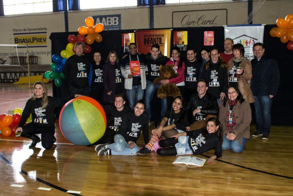 AABB Santa Cruz do Sul recebe evento alusivo ao Dia Mundial de Combate ao Trabalho Infantil Fonte: Prefeitura Municipal de Santa Cruz do Sul Na sexta-feira, dia 10 de junho, cerca de 420 crianças e