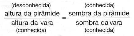 Veja como seria: Os triângulos são semelhantes porque têm dois ângulos iguais: então, os lados são proporcionais e