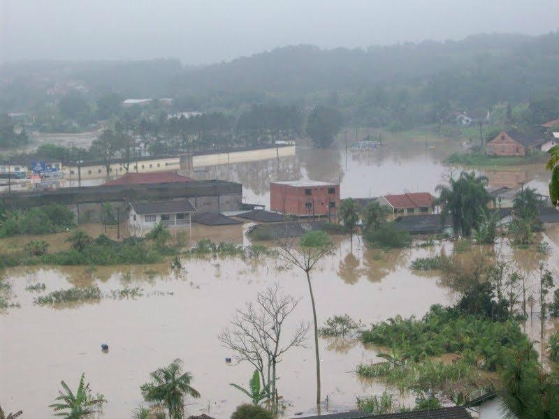Introdução 1967 Serra das Araras (RJ) e Caraguatatuba (SP); 2008 e 2011 Chuvas - Santa Catarina 2010 Inundações Alagoas e Pernambuco e Deslizamentos em