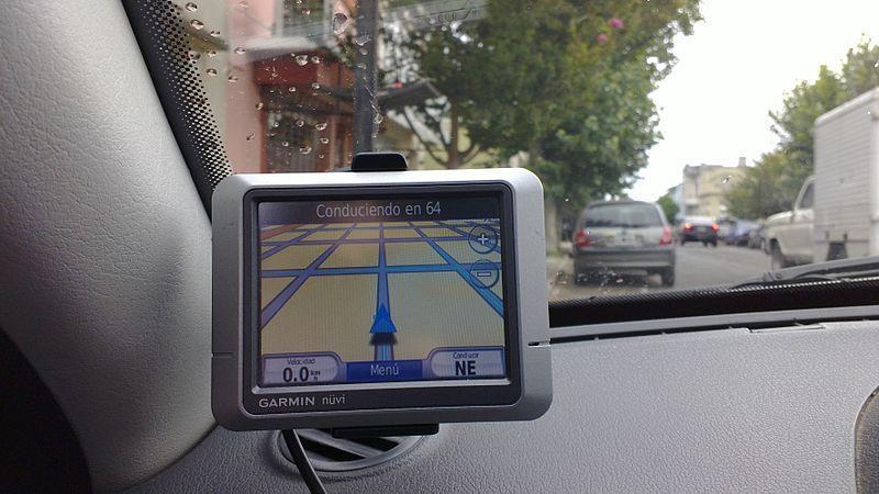 GEOGRAFIA, 1ª Série Projeções Cartográficas GPS Imagem: Humberto Möckel / A Garmin Nüvi 200 GPS device, mounted