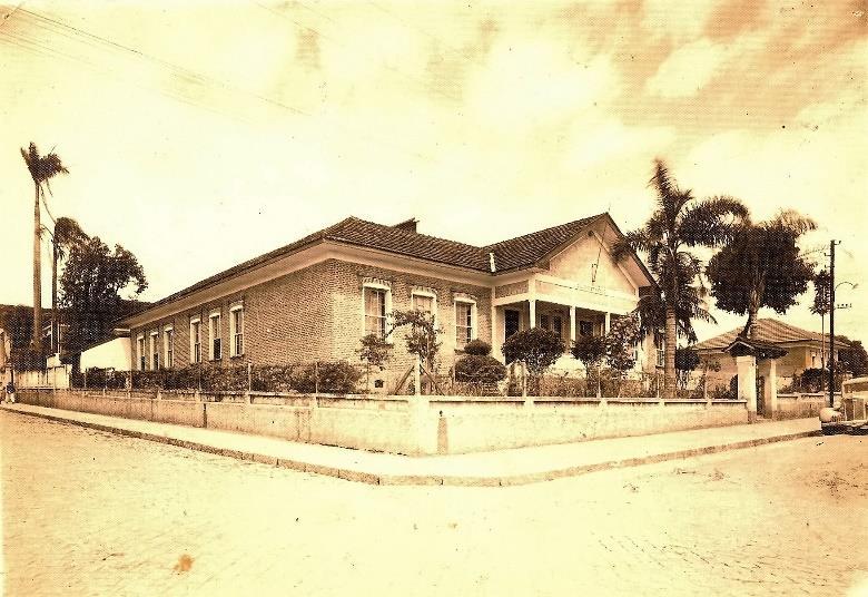 Histórico do Segundo Grupo Escolar de Limeira Criado em 28 de setembro de 1934, a instalação do Segundo Grupo Escolar de Limeira ocorreu em 08 de maio de 1935.