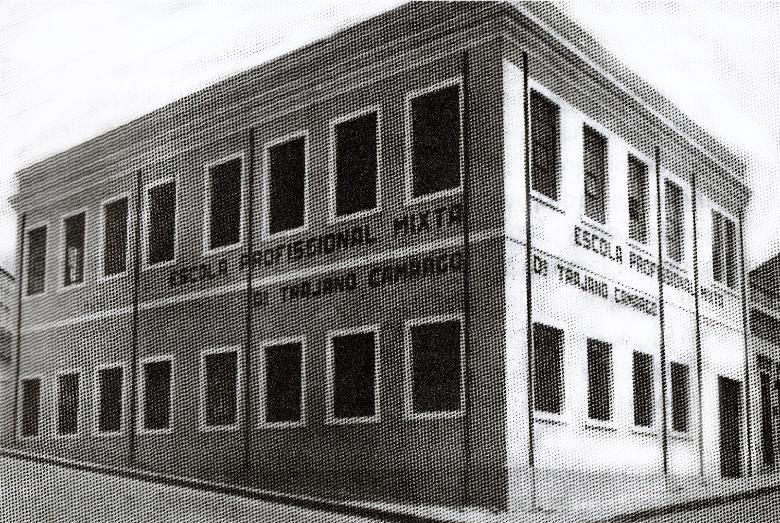 Flamínio Ferreira e, também, em salas cedidas por outras instituições de ensino, como a Escola Profissional Municipal Mista Primária Dr.