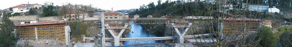 Encontro Nacional Betão Estrutural 2004 2 Figura 1: Aspecto da obra durante a construção A utilização de elementos pré-fabricados de betão levanta questões que não são comuns nas obras betonadas in