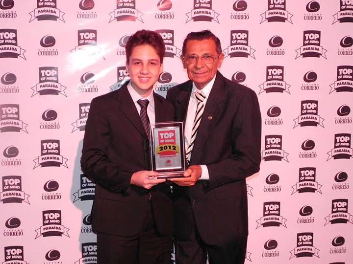 ANEXO LIV Antônio Inácio e seu neto Jobson, representando a cachaça Serra Limpa na premiação TOP OF MIND, onde pela 12º ano consecutivo foi vencedora como melhor
