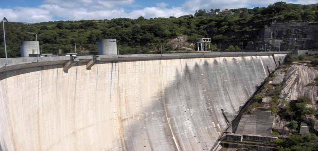 Alto Lindoso O aproveitamento do Alto Lindoso é, actualmente, o mais potente centro produtor Hidroeléctrico nacional.