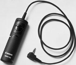 F Utilizar um Telecomando O telecomando RS-60E3 (vendido em separado) inclui um cabo de aprox. 60 cm.