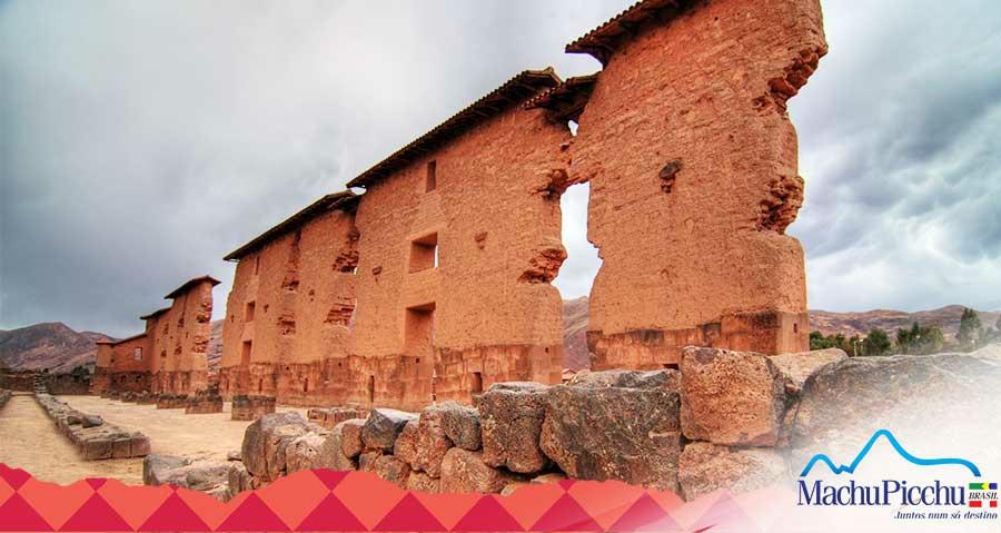 Pernoite: Cusco 5 Dia - 5 Dia Tour Rota do Sol (Cusco > Puno): Templo de Andahuaylillas, Ruinas de Raqchi, La Raya e Pucará - Logo pela manhã, por volta das 07h00, partiremos de Cusco em um ônibus