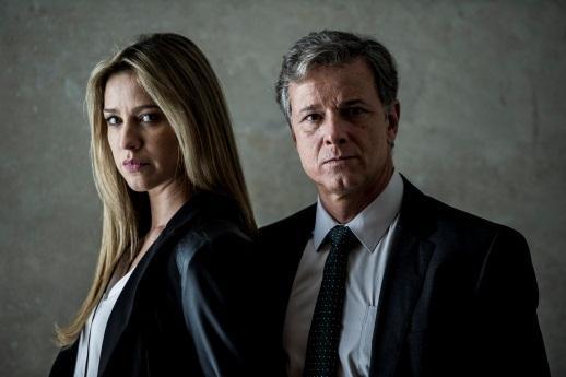 Dupla Identidade, série escrita por Glória Perez, com Bruno Gagliasso e Débora Falabella.