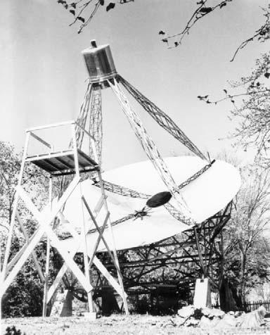 Rádio Astronomia 1932 Karl Jansky (Engº Sistemas, Bell Labs) detecta, por acidente, emissão da Nossa Galáxia - ν = 20.5 MHz, λ = 15 m.