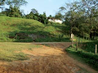 situação e ambiência A Fazenda Santa Justa está encravada num vale, situado entre o Povoado de Areias e a Comunidade do Barreiro, localizados no distrito sede.