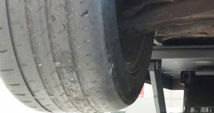 Os pneus, se substituídos, deverão ser do mesmo tipo e