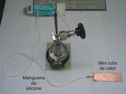 16, foi usada uma pequena mangueira de silicone para conectar o mini tubo ao sistema de vácuo.