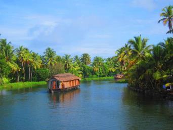 ) KUMARAKOM / PERIYAR Pequeno-almoço no hotel. Saída com destino a Thekkady, em Periyar, localizado dentro dos limites dos Ghats Ocidentais de Kerala.