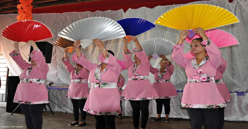 A dança tradicional japonesa surgiu na antiguidade como um elemento da cerimônia religiosa e se desenvolveu no decorrer dos séculos.