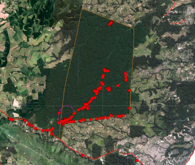 Figura 8. Imagem de satélite (Google Earth) mostrando a distribuição de todos os registros de répteis squamata feitos na RPPN Estação Veracel e em seu entorno, Bahia, durante o presente estudo. 3.