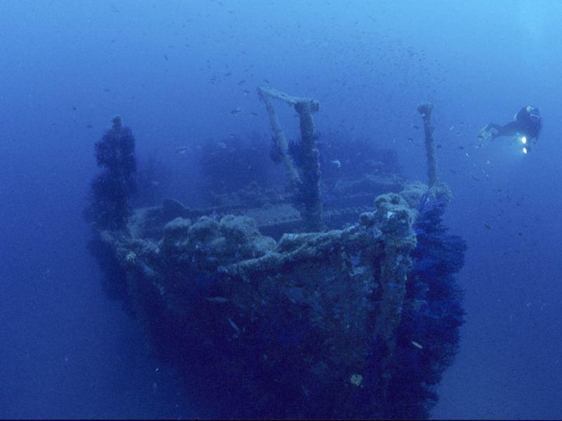 Alguns Exemplos de Intervenções Humanas sobre o Património Cultural Subaquático Nome do navio: Titanic Local do naufrágio: Canadá Data do naufrágio: 1912 Ano em que foi localizado: 1985 Tipo de