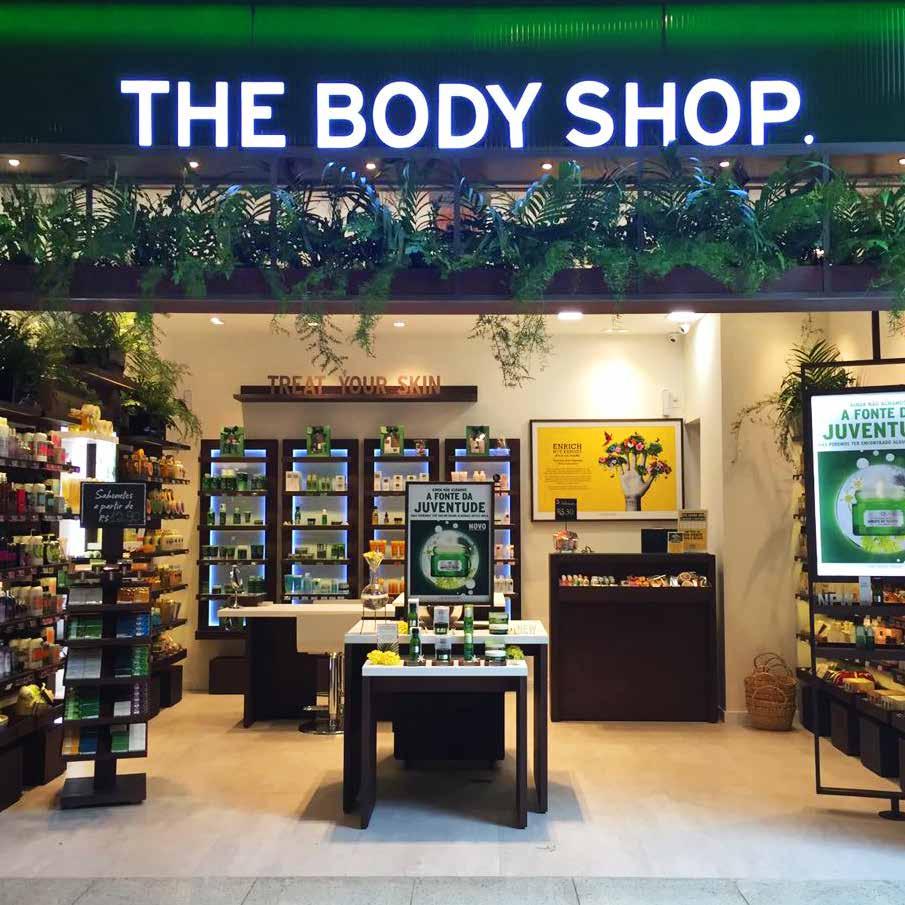 _The Body Shop_Shopping Morumbi_SP Destacamos o jardim aéreo e as lâminas de madeira natural presentes em todo