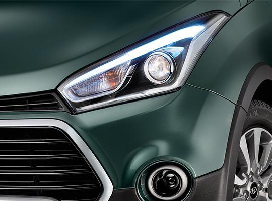 Faróis com projetor e light guide de LED Faróis inspirados nos veículos Hyundai de segmentos superiores, com projetores e