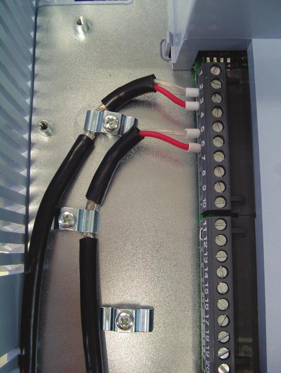 Para eliminar este efeito, supressores RC devem ser conectados em paralelo com as bobinas destes dispositivos, no caso de alimentação CA, e diodos de roda-livre no caso de alimentação CC.