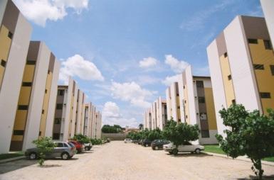 Possui 160 apartamentos com 42,18m² de área construída cada um, distribuídos em dez blocos.