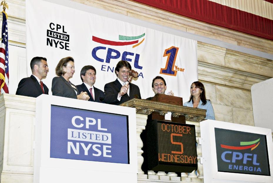 relatório anual 2005 CPFL Energia dos totais representaram 95% do lucro líquido ajustado e atingiram R$ 899,1 milhões, sendo R$ 400,6 milhões referentes ao primeiro semestre e R$ 498,5 milhões