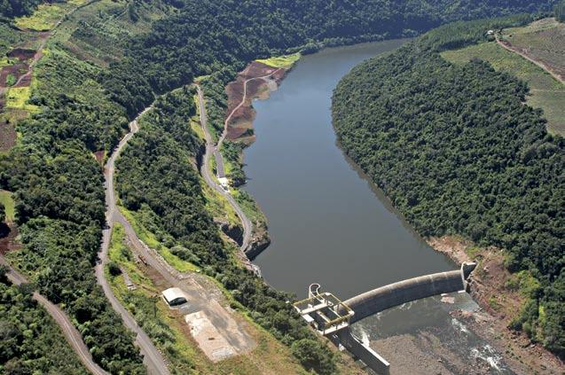 4 desempenho operacional potência instalada O gráfico a seguir apresenta a evolução da potência instalada e energia assegurada da CPFL Geração desde 2000, ano