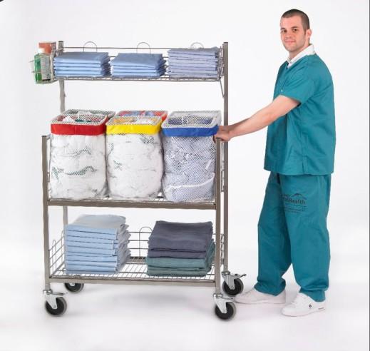 Distrubuição do Enxoval Carrinho Especial para distribuição de roupas limpas para cada quarto ou Departamento do Hospital v v v Sacos com fitas de cores diferentes são usadas para separar as roupas