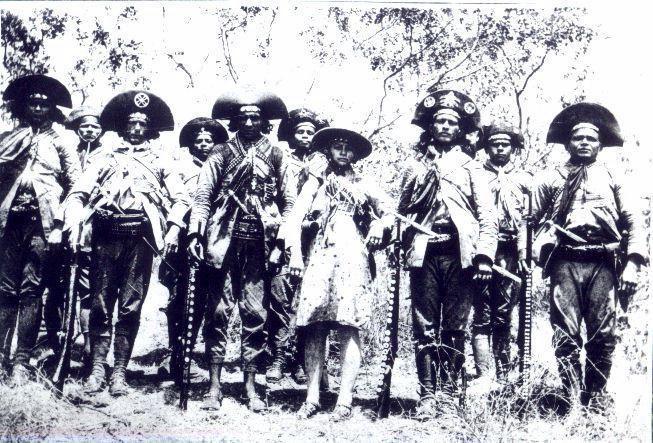 Entre o final do século XIX e começo do XX (início darepública), surgiu, no nordeste brasileiro, grupos de homens armados conhecidos como cangaceiros.