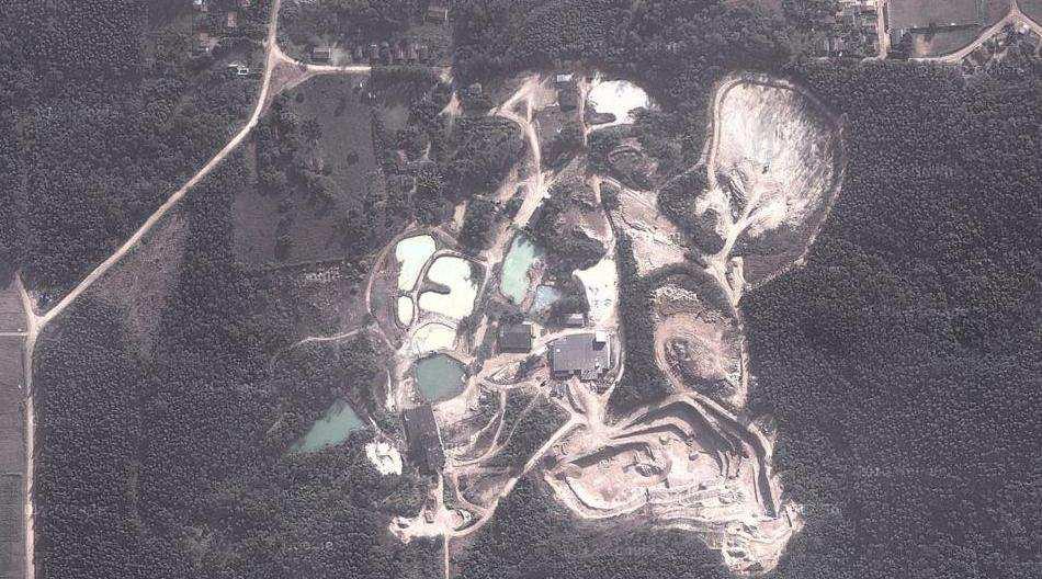 5 Figura 1 Mineração Nossa Senhora do Carmo Morro da Fumaça Fonte: Google Earth 4.1.2.
