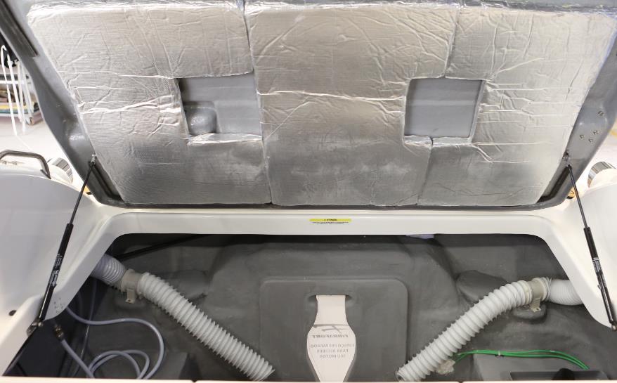 ISOLAMENTO TÉRMICO E ACUSTICO Complementar aos outros itens de segurança do motor, a manta de isolamento térmico inibe a passagem do