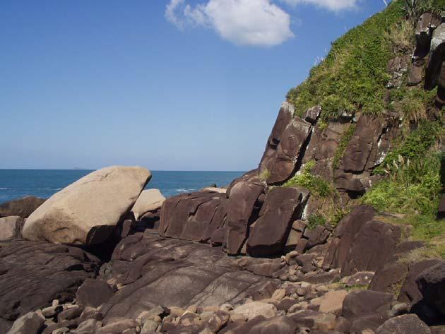 Ficha do sítio - Lageado Sigla de identificação: LGD Nome do sítio: Lageado Localidade: Ilha do Campeche Município: Florianópolis Coordenadas Geográficas- UTM / Zona 22J, SAD-69 UTM Ponto central: