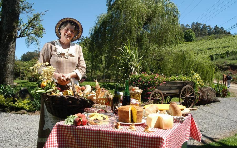 O Ministério do Turismo juntamente com o Desenvolvimento Agrário vem trabalhando no sentido de apoiar Roteiros Turístico que contemplam a