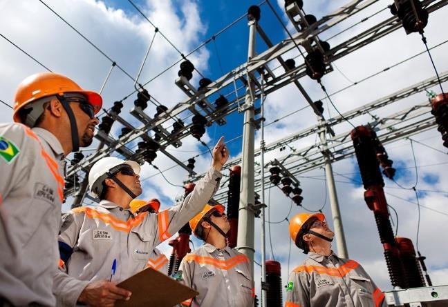empresas de distribuição 339 TWh de energia distribuída 190 milhões de consumidores Ajuste tarifário anual Revisão Tarifária