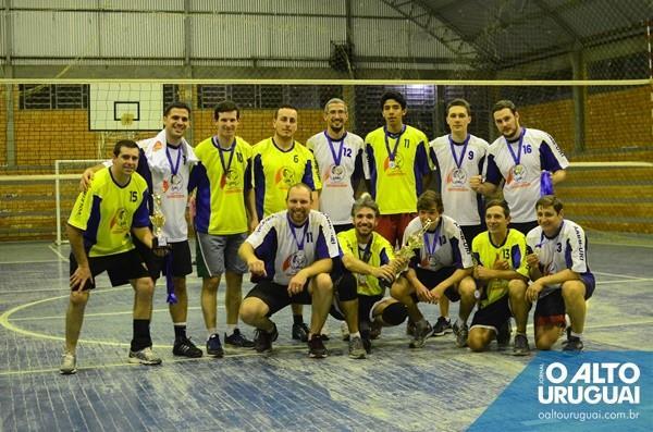 AABB/URI SAGRA-SE A GRANDE CAMPEÃ NO CAMPEONATO MUNICIPAL DE VÔLEI -Após muitos jogos, iniciados ainda pela manhã, por volta das 22 horas do domingo, 26, o último time campeão do Campeonato Municipal